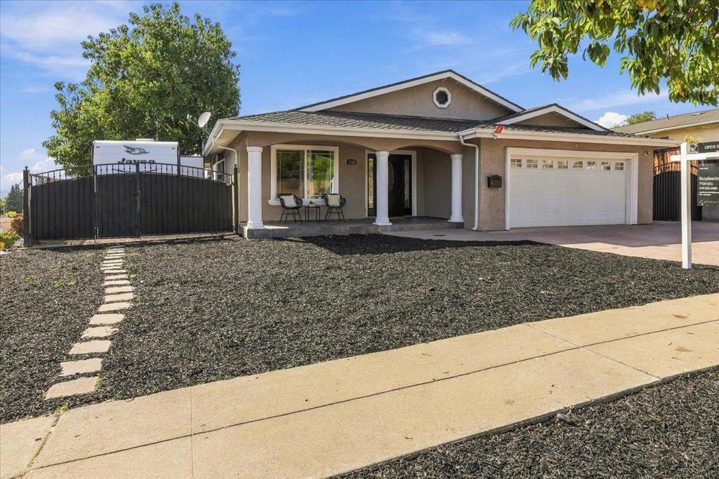 3562 Oakleaf Drive