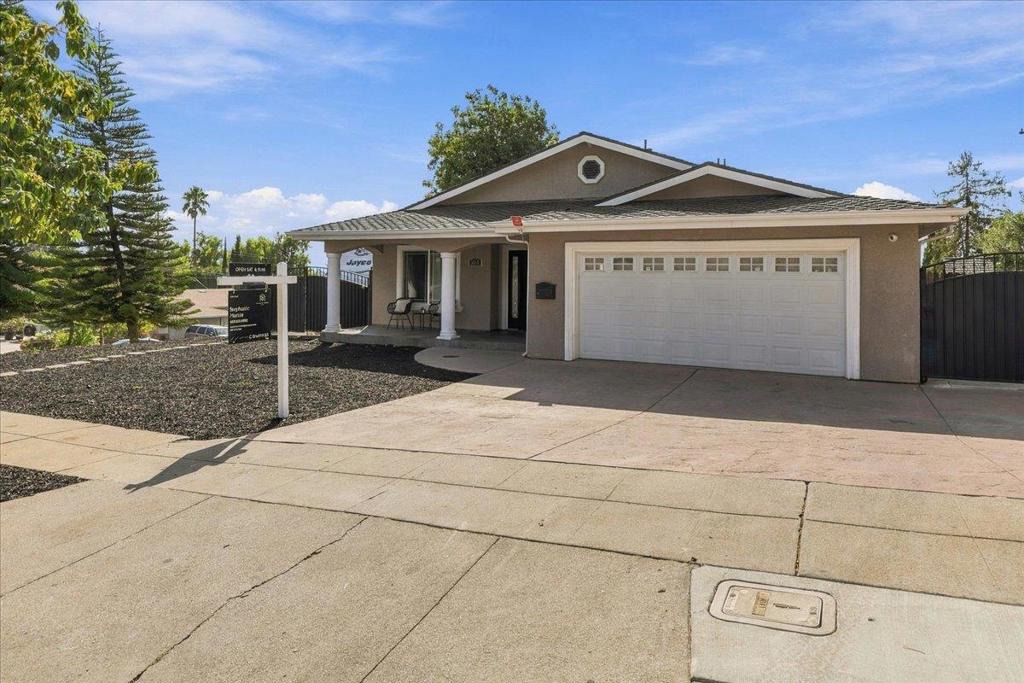 3562 Oakleaf Drive