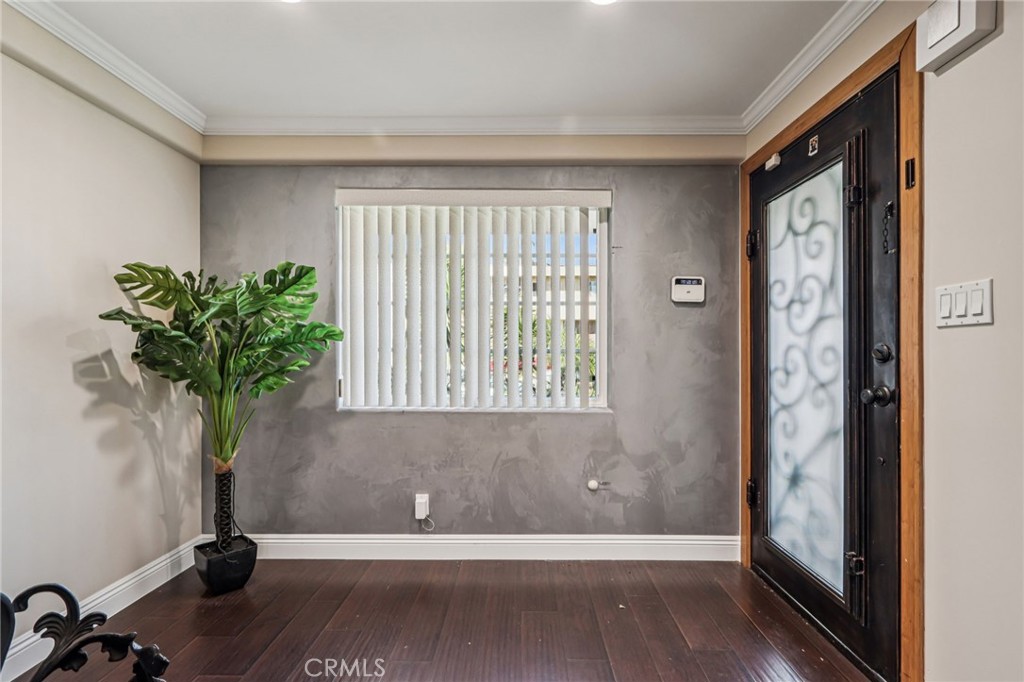 4520 Kingswell Avenue