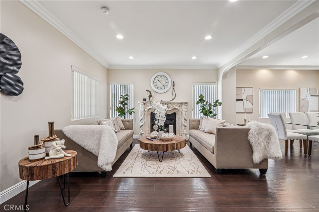 4520 Kingswell Avenue