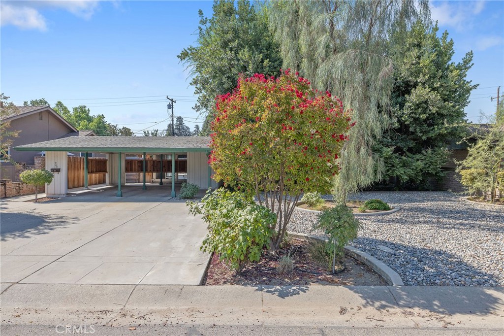 945 W Howard Avenue