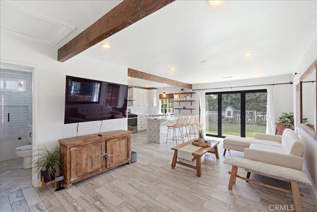2113 Federal Avenue, Costa Mesa CA 92627