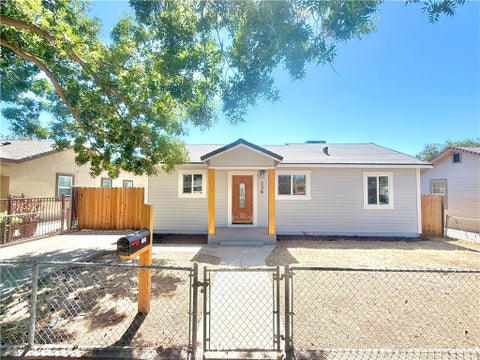 Photo of 736 W 9th ST, Merced, CA 95341 (MLS # FR26190233)