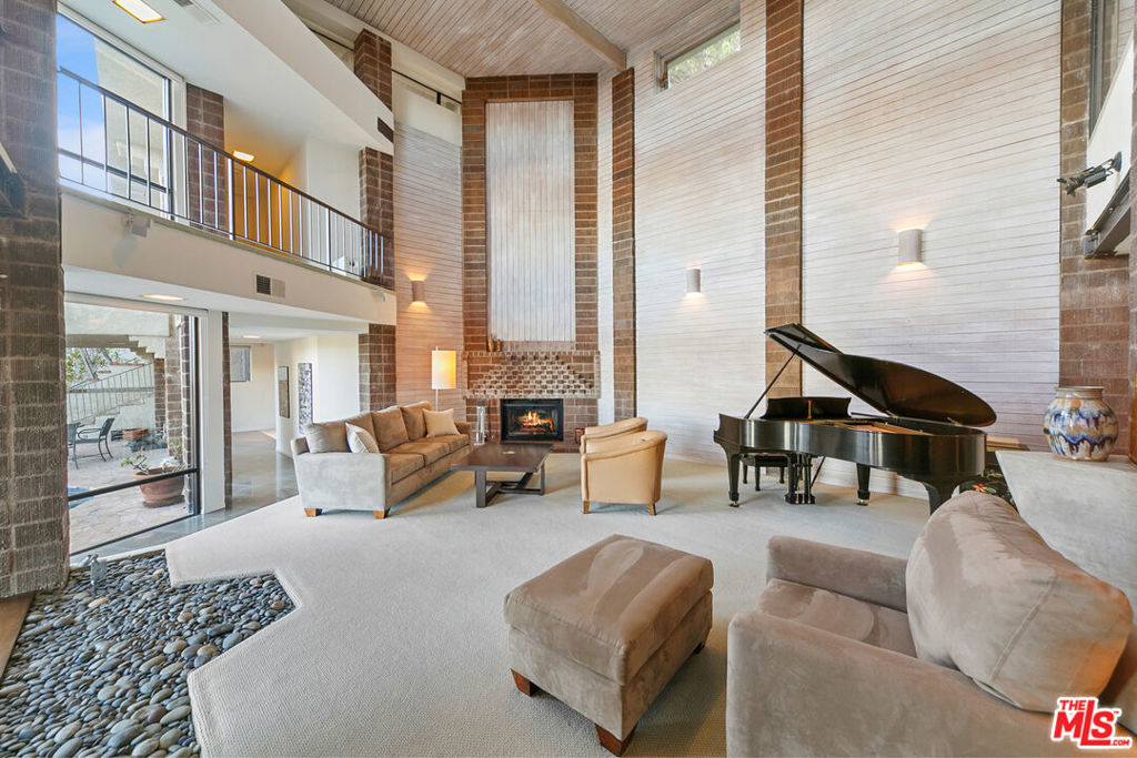 3917 Murietta Avenue