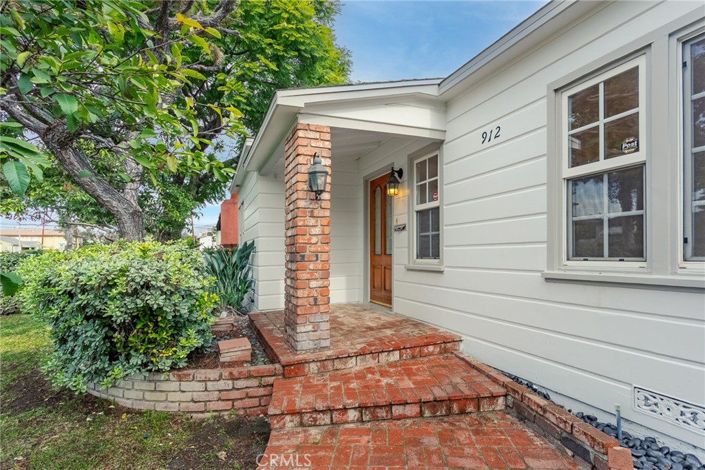 912 S Sierra Vista Avenue