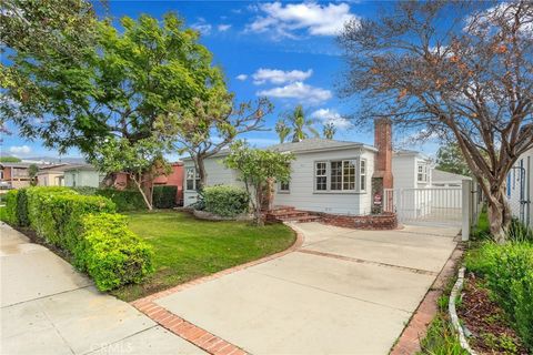 Photo of 912 S Sierra Vista Avenue, Alhambra, CA 91801 (MLS # AR26004612)