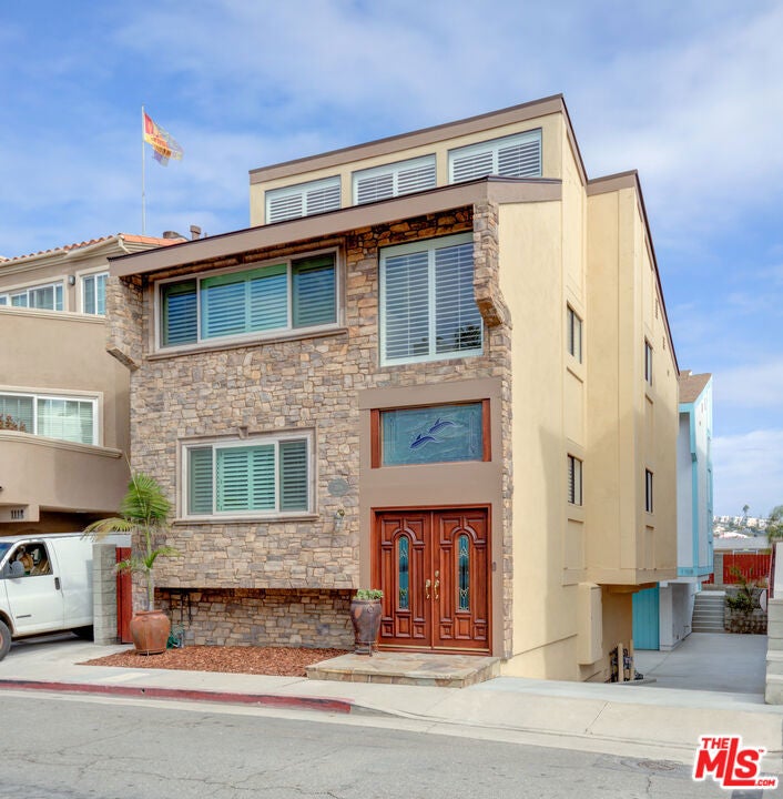 1106 Loma Drive