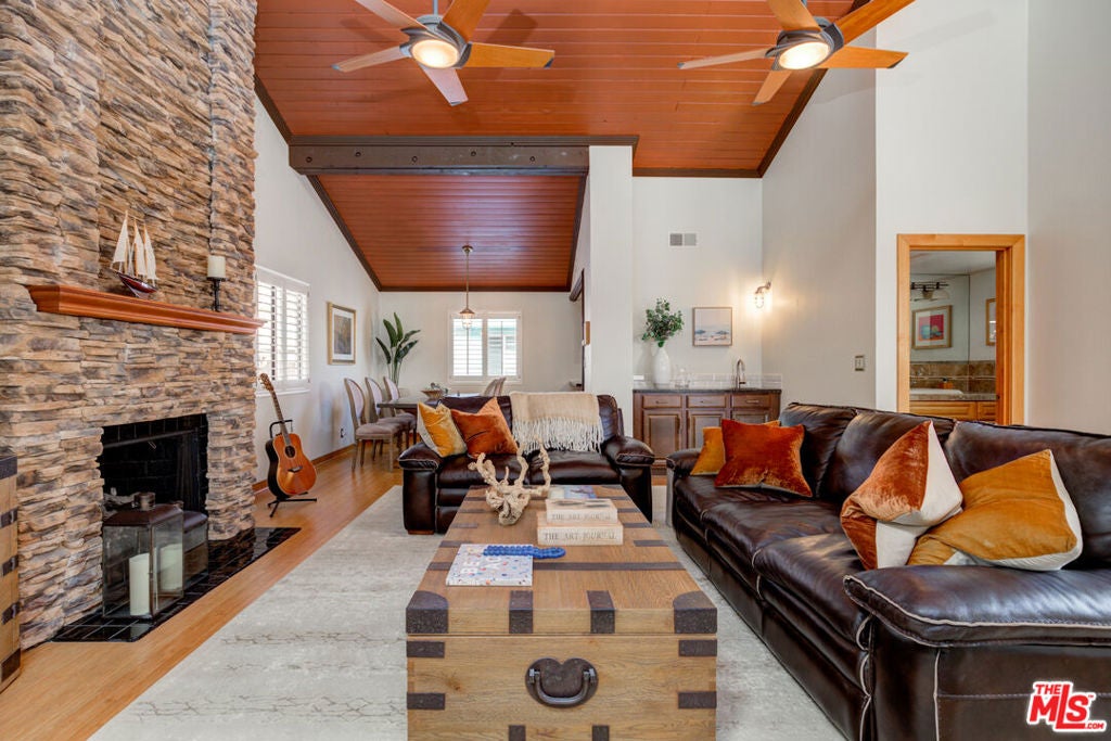 1106 Loma Drive