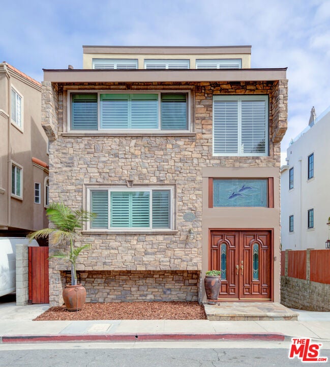 1106 Loma Drive