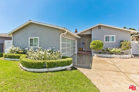 Photo of 5853 Natick Avenue, Los Angeles, CA 91411 (MLS # 26990651)