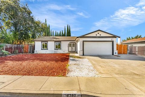 Photo of 4382 Palo Verde Drive, Pittsburg, CA 94565 (MLS # ML82025992) Photo of 4382 Palo Verde Drive, Pittsburg, CA 94565 (MLS # ML82025992)