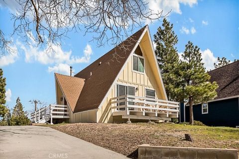 Photo of 1190 Klondike Dr, Lake Arrowhead, CA 92352 (MLS # IG26037053)