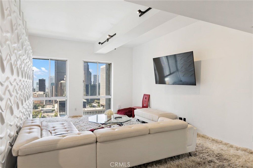 800 W 1st Street 2206
