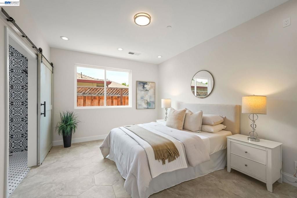 listing image 130724010272831217869