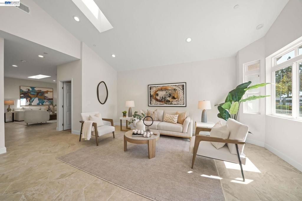 listing image 130720307388163698497