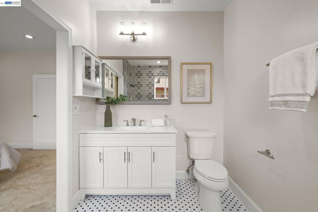 listing image 130721645421562332239