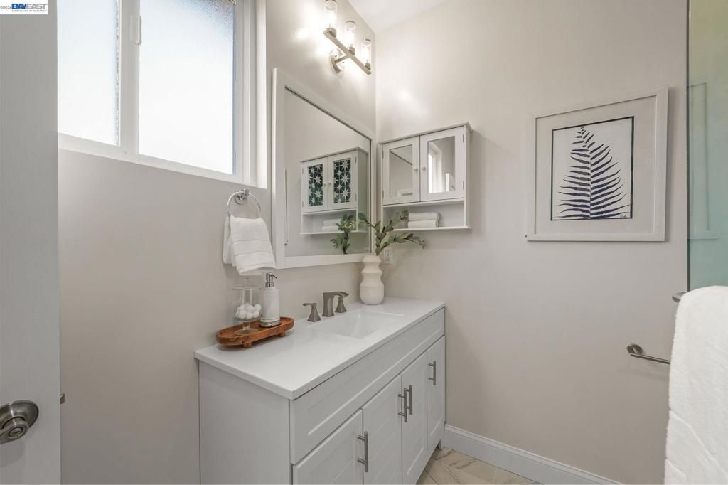 listing image 130724660470491553315