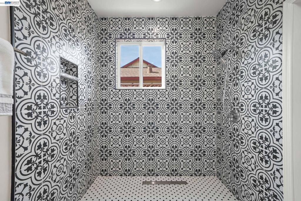 listing image 130721717834029312308