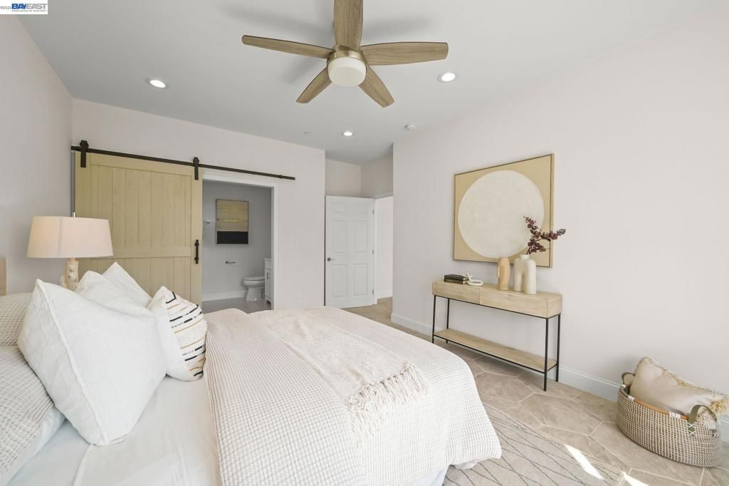 listing image 130725000036926309776