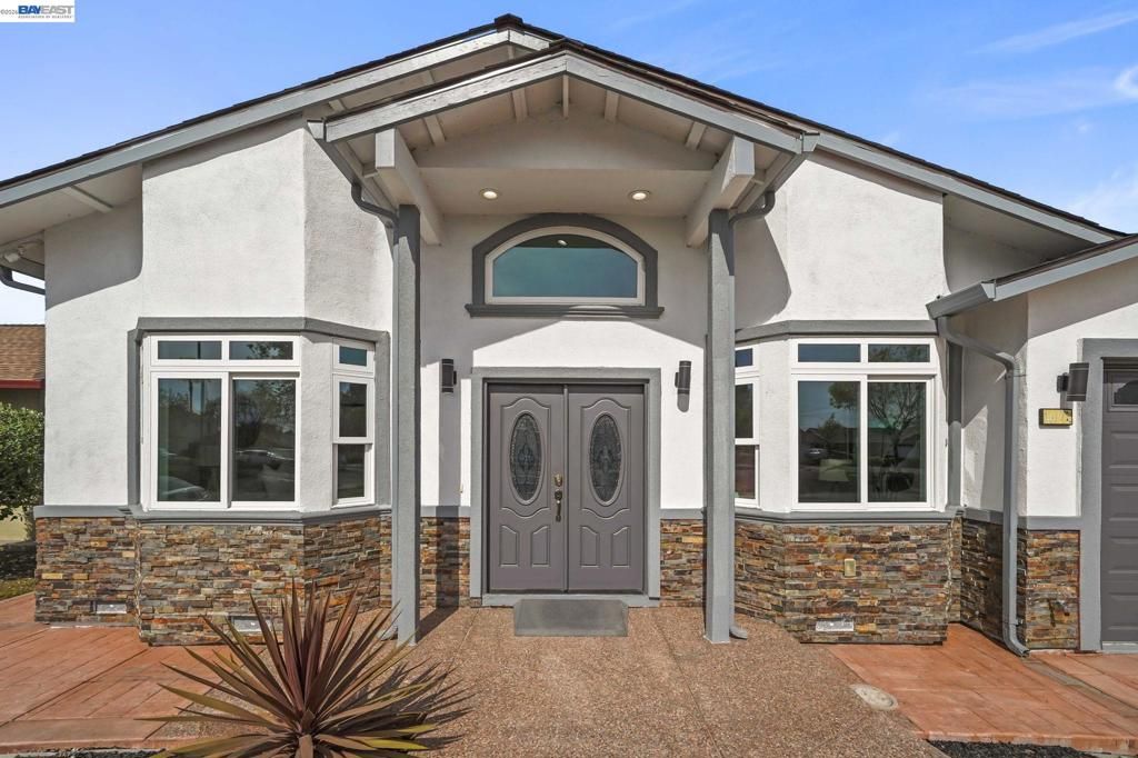 listing image 130729493953466230599