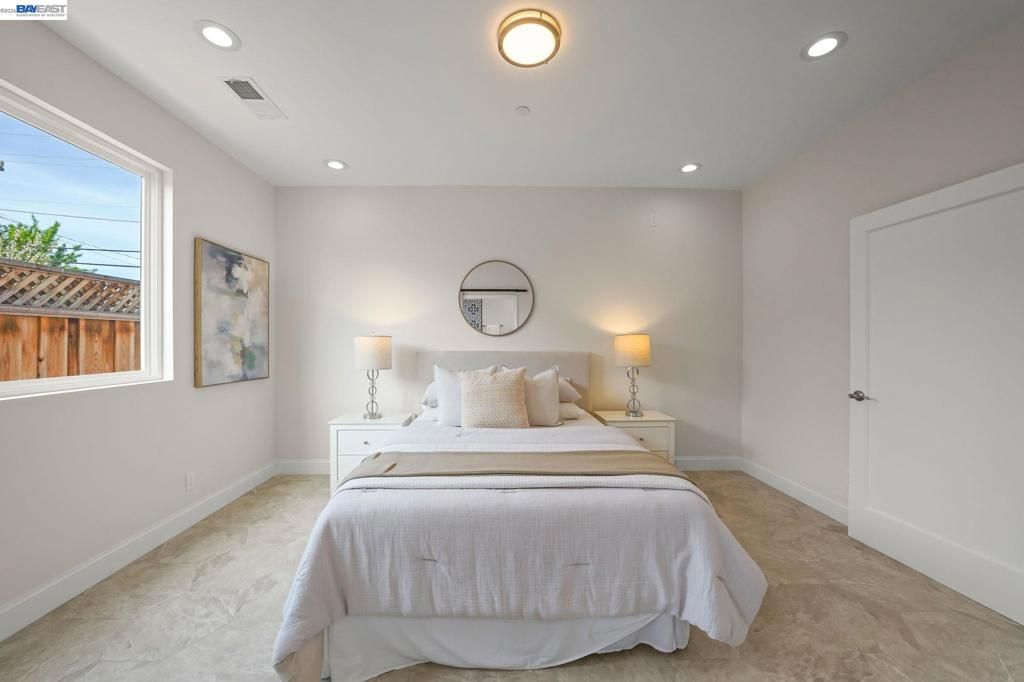 listing image 130729698148688822298