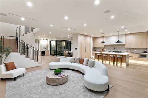 14738 Otsego Street Sherman Oaks CA 91403