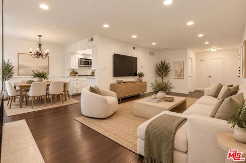 Photo of 11656 Montana Avenue #114, Los Angeles, CA 90049 (MLS # 26992861)