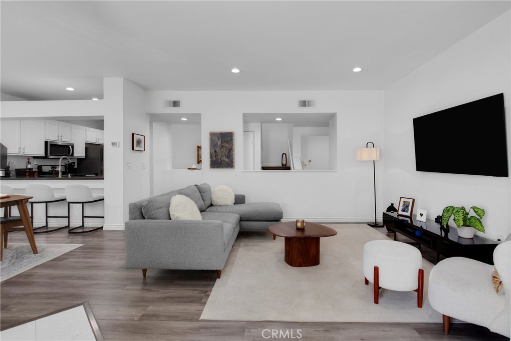 1445 Brett Place 114