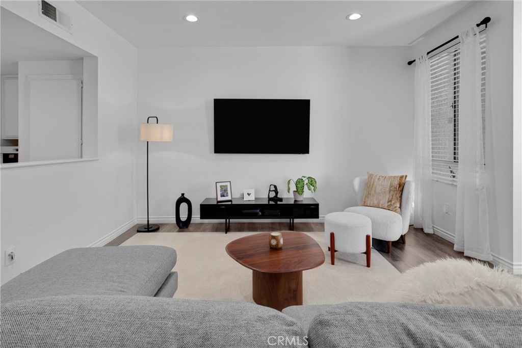 1445 Brett Place 114