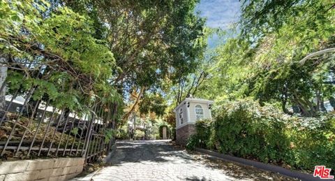 2700 Cahuenga Boulevard 2205 Los Angeles CA 90068