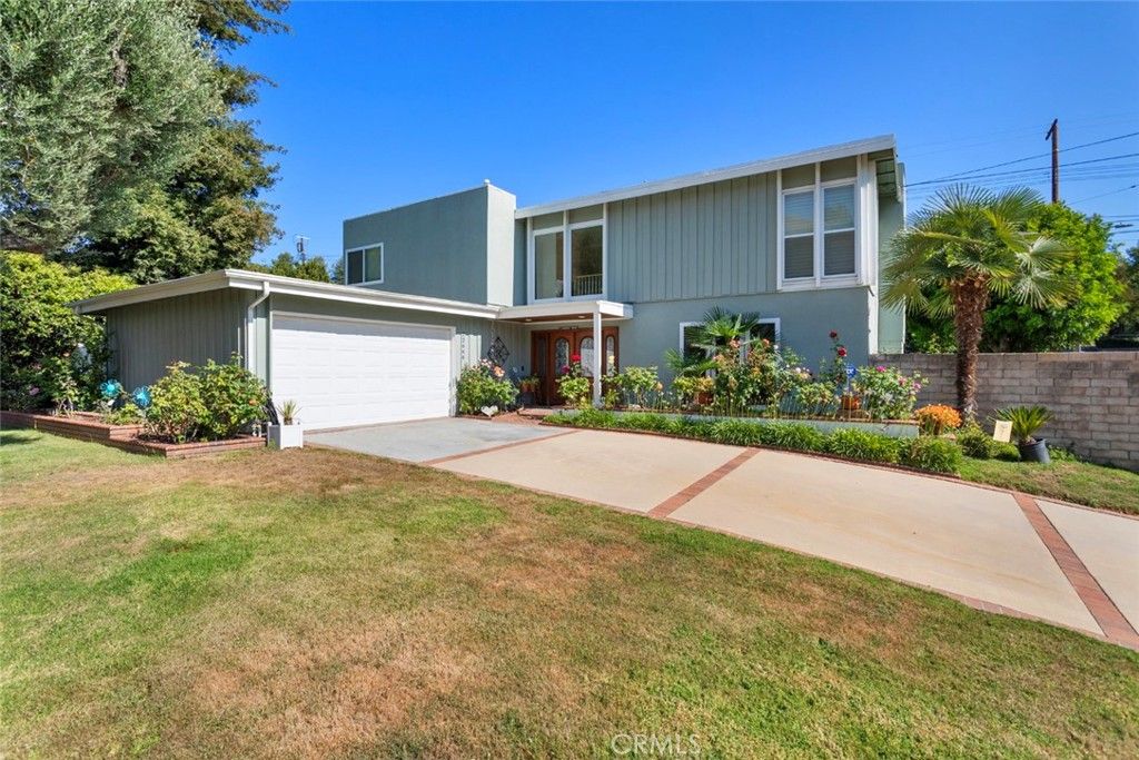 Photo of 22666 Margarita Drive, Woodland Hills, CA 91364 (MLS # SR25144489)