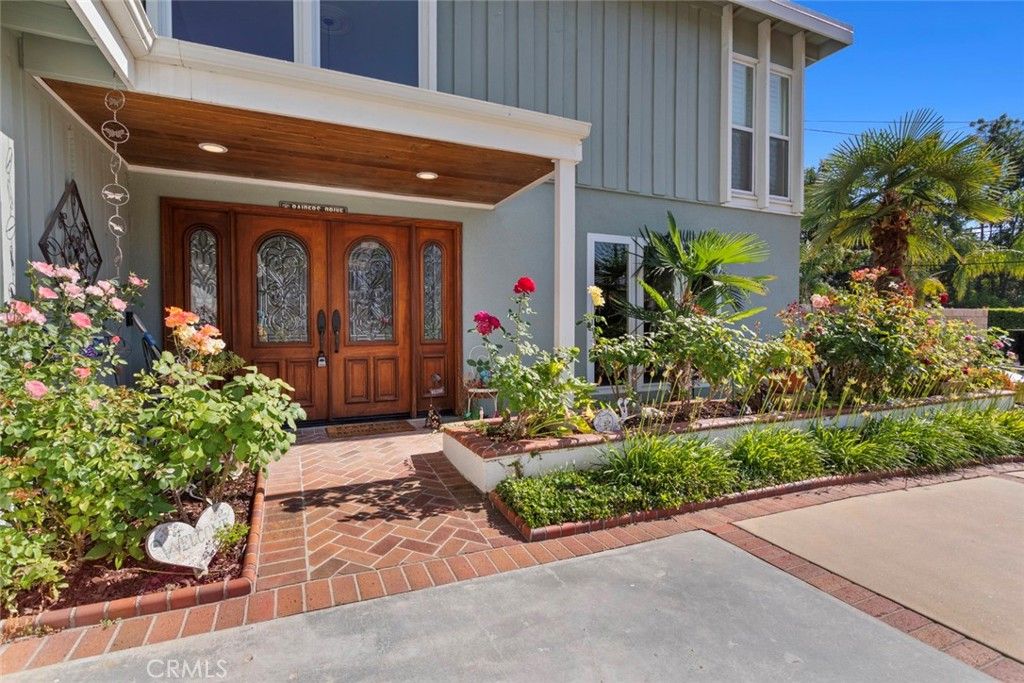 Photo of 22666 Margarita Drive, Woodland Hills, CA 91364 (MLS # SR25144489)