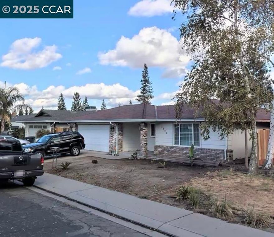 4 bedroom, 2 bath, 1,789 sq ft., POOL home ready for a new owner! Recent updates include: In ground pool and spa with pebble sheen finish, energy efficient, Sprinkler system. Doors and door frames, Real Hardwood floor, Recess lights two ceiling fans, Remodeled kitchen, granite countertops, mosaic glass backsplash (no grout on backsplash) stainless steel appliances, HVAC system 8 years young, 2 year old Hot Water Heater. Freeway close for commuters, Vintage Faire Mall, Schools, Restaurants and all Modesto has to offer! This won't last long, come see the resort style Modesto Home.