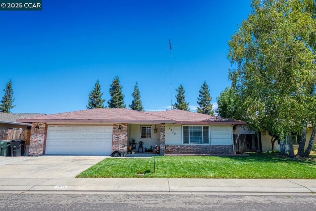 4 bedroom, 2 bath, 1,789 sq ft., POOL home ready for a new owner! Recent updates include: In ground pool and spa with pebble sheen finish, energy efficient, Sprinkler system. Doors and door frames, Real Hardwood floor, Recess lights two ceiling fans, Remodeled kitchen, granite countertops, mosaic glass backsplash (no grout on backsplash) stainless steel appliances, HVAC system 8 years young, 2 year old Hot Water Heater. Freeway close for commuters, Vintage Faire Mall, Schools, Restaurants and all Modesto has to offer! This won't last long, come see the resort style Modesto Home.