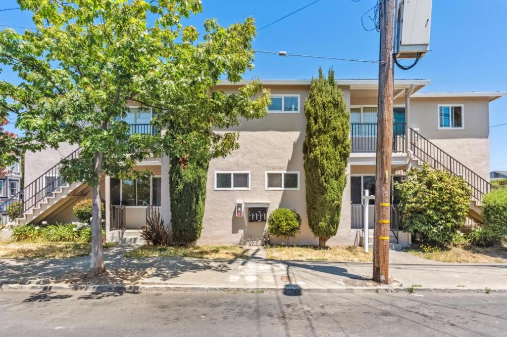 Rare Investment Opportunity Near Bay Street, Emeryville! This well-maintained 4-plex is just steps from shops, restaurants, and a movie theater, with easy access to BART and major freeways. Two units are vacantideal for owner-occupants or immediate rental income. The building has been freshly painted and offers strong cash flow from solid, long-term tenants. With high rental demand in the area and excellent appreciation potential, this turnkey property is a smart addition to any portfolio. Dont miss out! Seller just had the entire building and the lower 2 units painted. All the railings were replaced and upgraded to current Building Code. Both staircases were just rebuilt and the roof has just been refreshed.