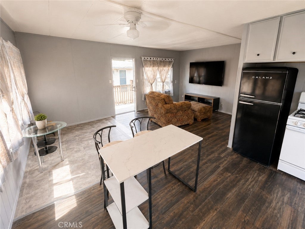 22325 US Highway 18 33