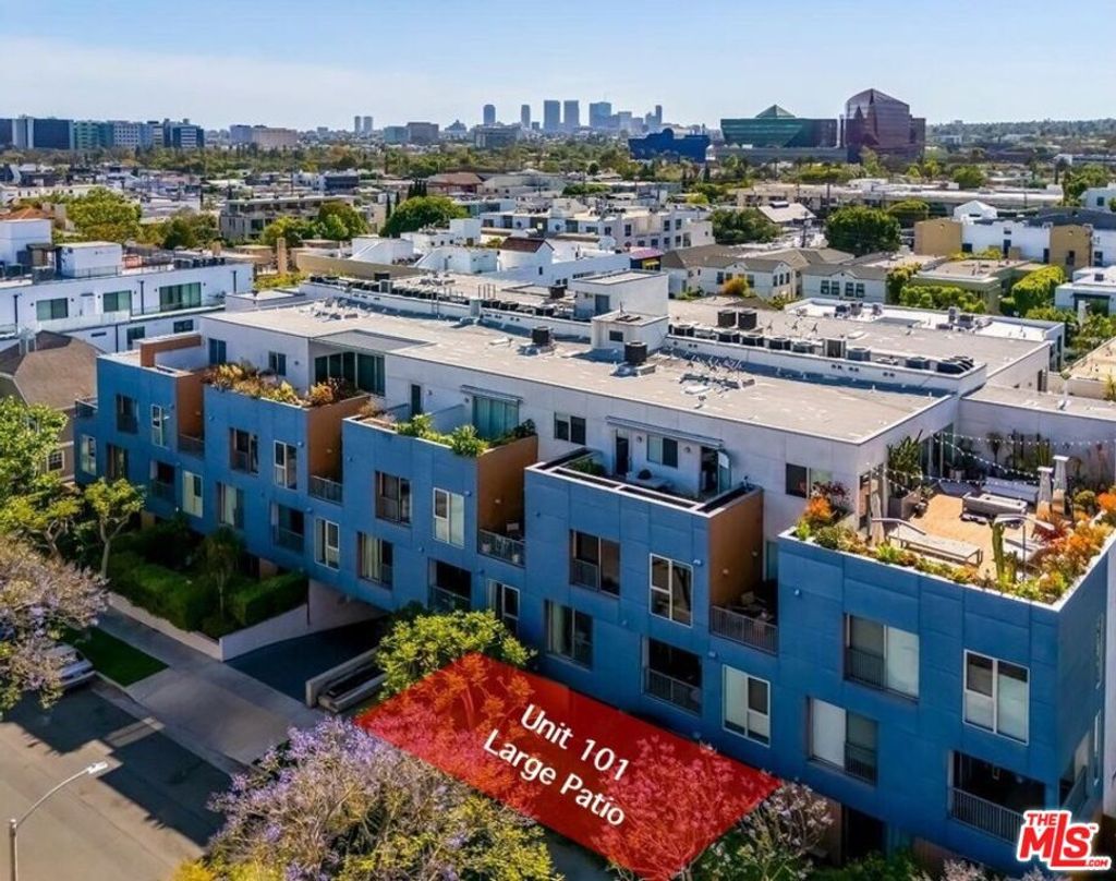 Photo of 855 N Croft Avenue #101, Los Angeles, CA 90069 (MLS # 25585203)
