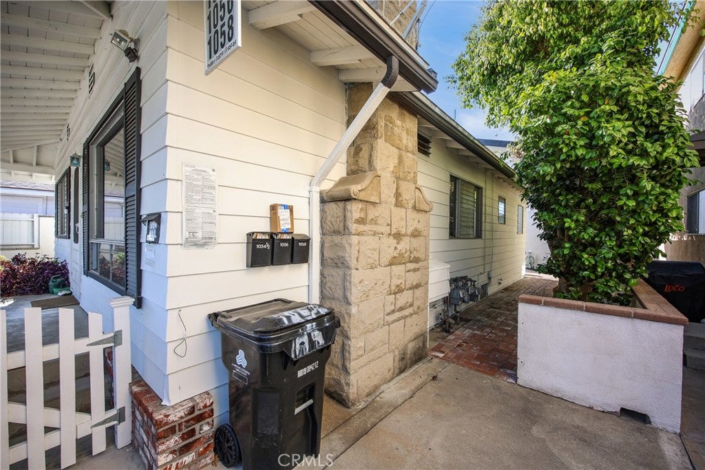 1054 W 23rd Street