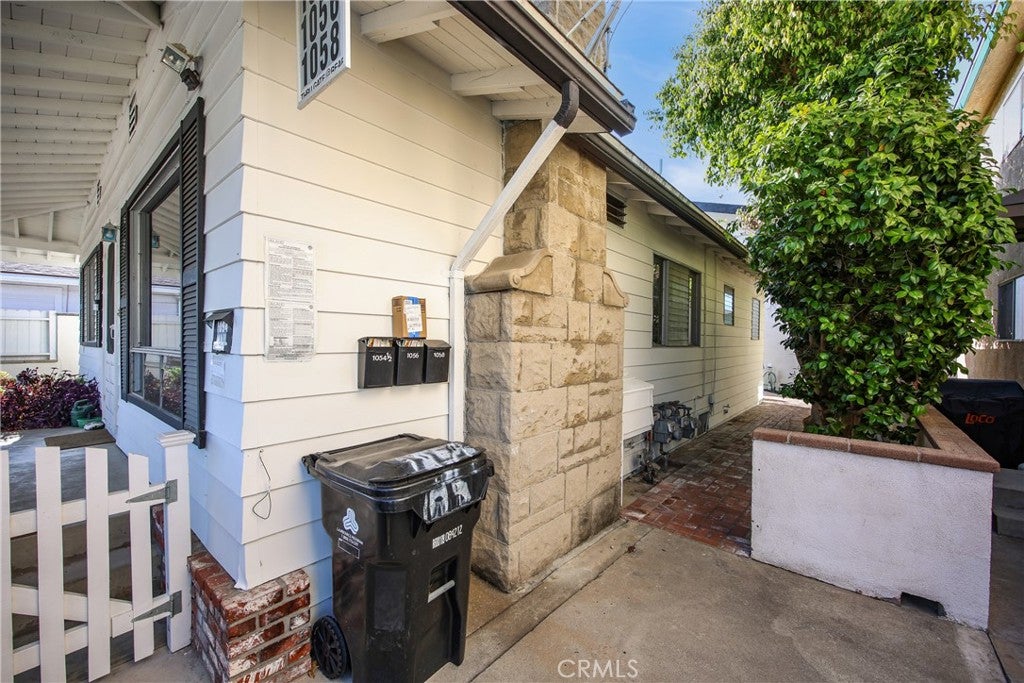1054 W 23rd Street