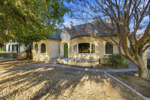 Photo of 1525 Alta Vista Drive, Bakersfield, CA 93305 (MLS # V1-38596)