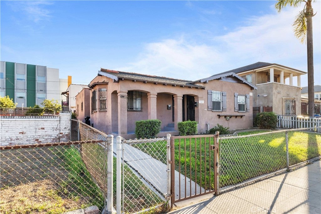 1120 W 85th