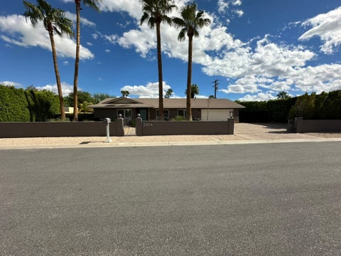 Photo of 2004 N San Antonio RD, Palm Springs, CA 92262 (MLS # DW26233580)