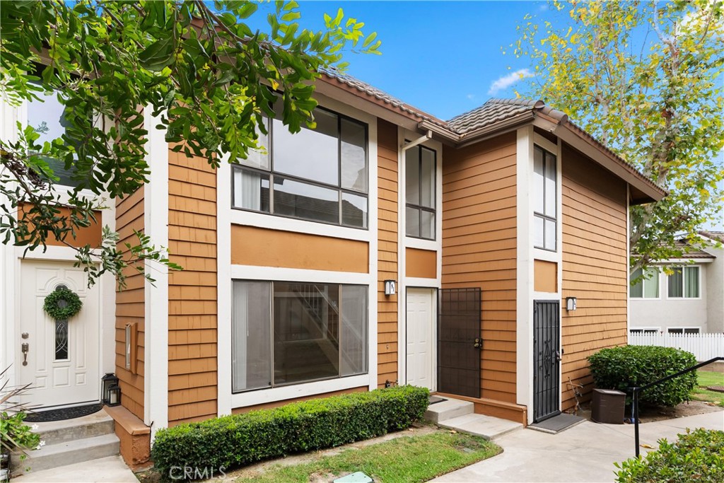 Furnace, water heater, and AC all replaced within the last 3 years! This well-maintained Lake Forest townhome offers a central location with no neighbors above or below. The open layout main level features vaulted ceilings in the living room, a spacious bathroom, and a private backyard perfect for morning coffee or evening relaxation. The kitchen provides plenty of cabinet space, a dining nook, and seamless flow into the main living area.
Upstairs, you’ll find two good sized bedrooms with walk-in closets and a full bathroom. Additional highlights include in-unit laundry, central heat and AC, a carport, and an assigned parking space. The Cedar Glen community offers fantastic amenities: pool, spa, clubhouse, dog park, firepit, playground, and greenbelt areas. Close to shopping, top-rated schools, and the 5 freeway, this home is ideal for anyone seeking low-maintenance living with a true community feel!