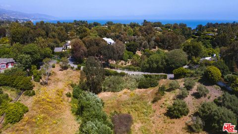 Photo of 6825 Fernhill Drive, Malibu, CA 90265 (MLS # 26836215)