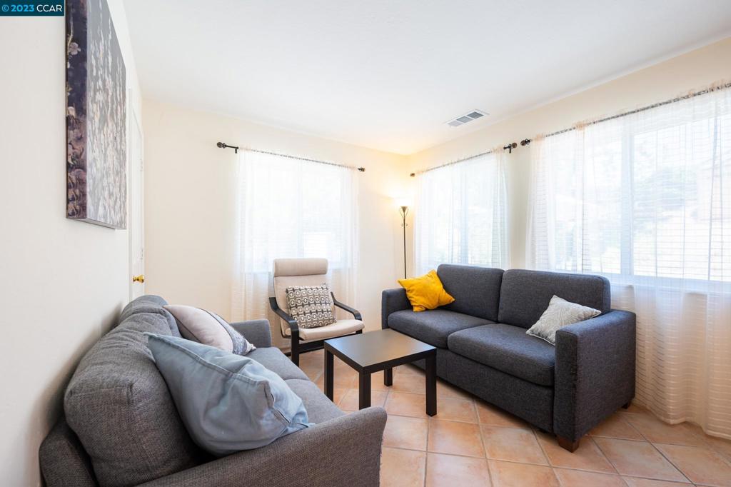 LARKEYAREA - Residential Lease