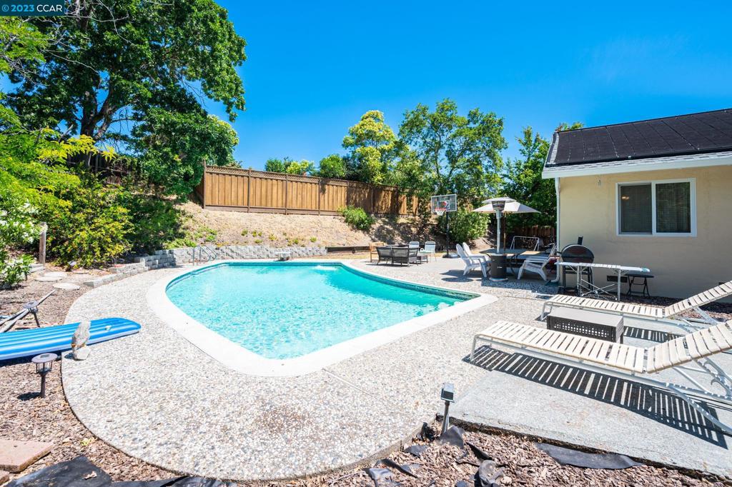 LARKEYAREA - Residential Lease