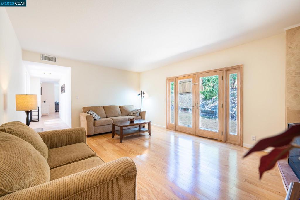 LARKEYAREA - Residential Lease