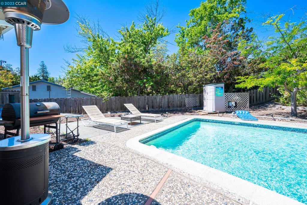 LARKEYAREA - Residential Lease