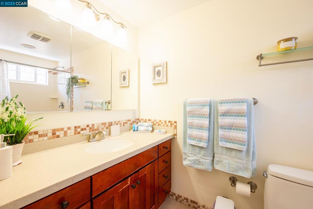 LARKEYAREA - Residential Lease