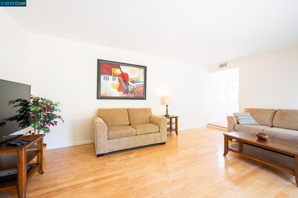 LARKEYAREA - Residential Lease